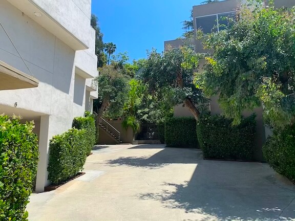 Foto del edificio - 2100 Griffith Park Blvd