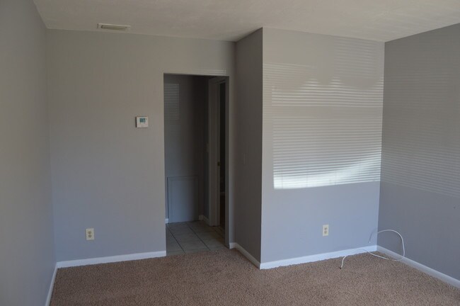 Foto del edificio - 614 Rosery Rd NW
