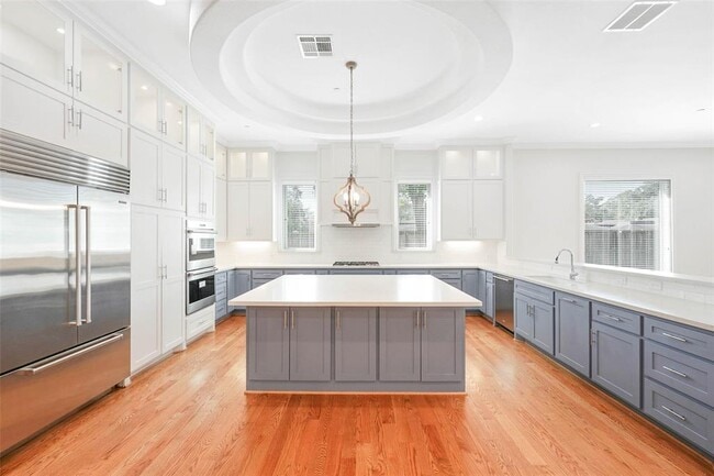 Building Photo - 201 Mayerling Dr
