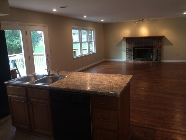 Foto del edificio - Charming 4 bedroom 2 bathroom home