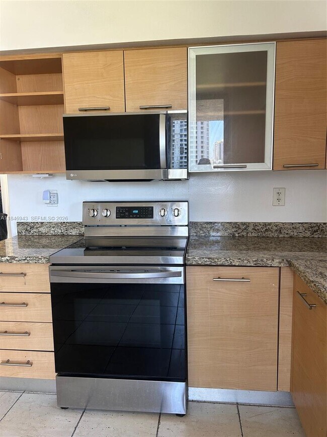 Foto del edificio - 3300 NE 191st St