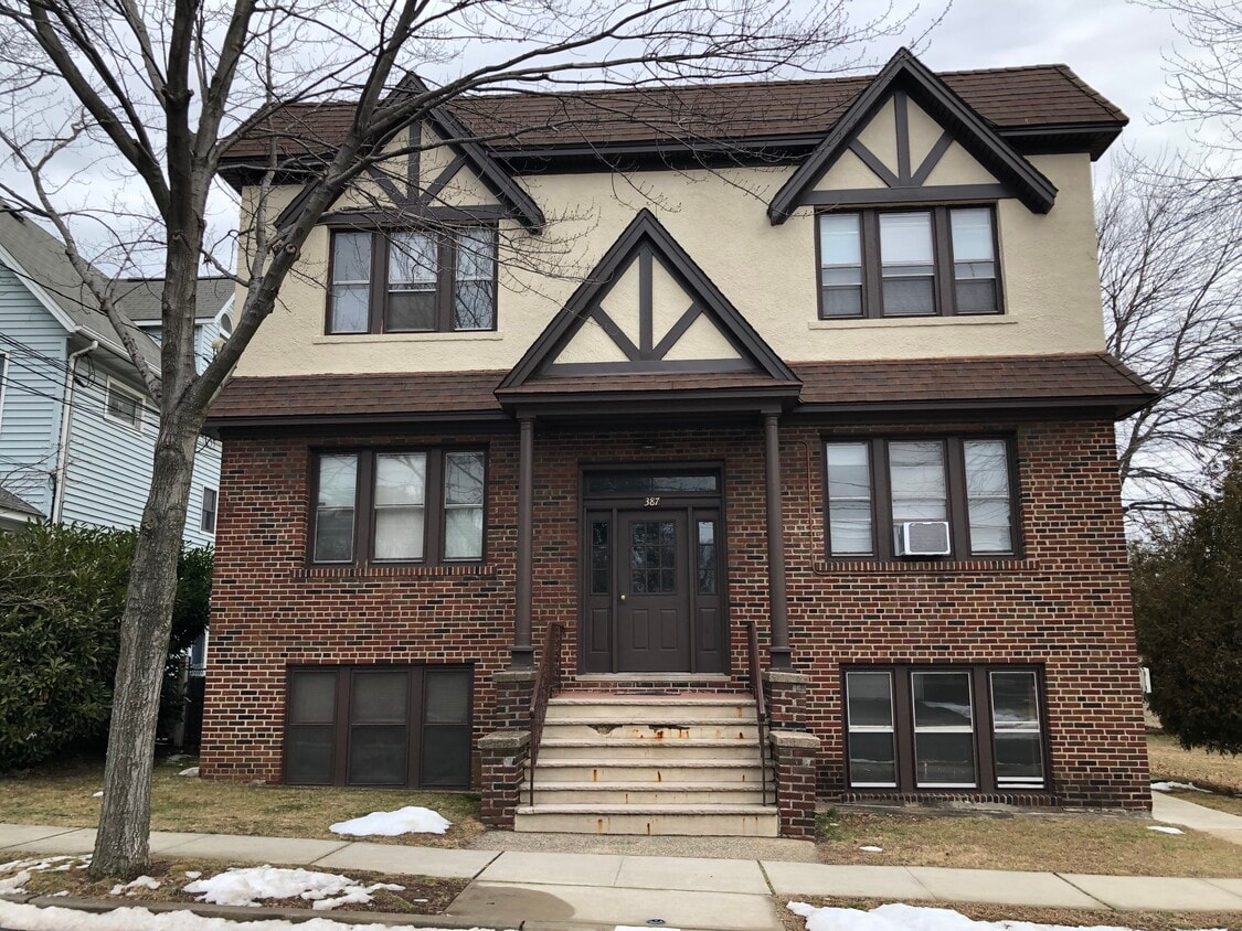 Primary Photo - 387 Main Ave