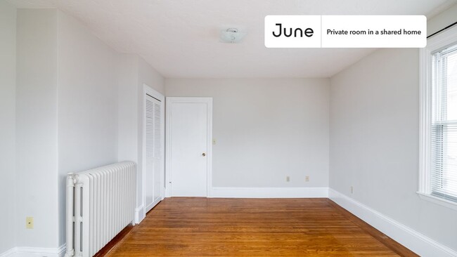 Foto del edificio - Private bedroom in 3 bed/1 bath Home