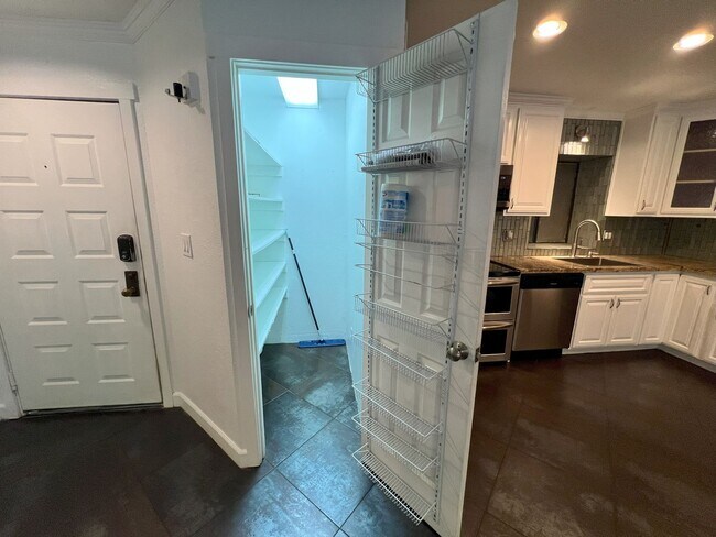 Foto del edificio - Remodeled 2 Bed, 2 Bath Unit in Downtown S...