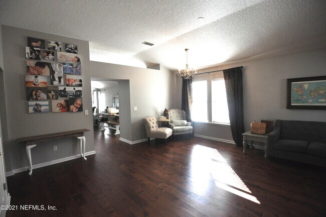 Foto del edificio - 12233 Heronsford Ln