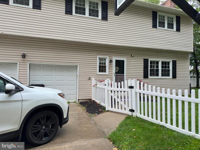 Building Photo - 1510 Esther Ln