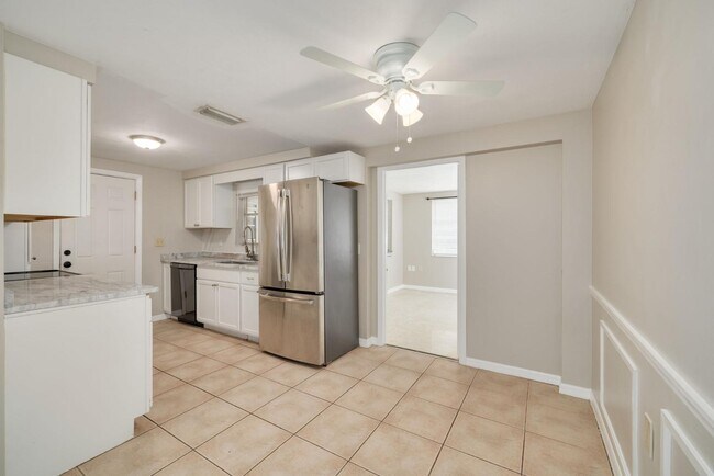 Foto del edificio - 3304 Bluebird Dr