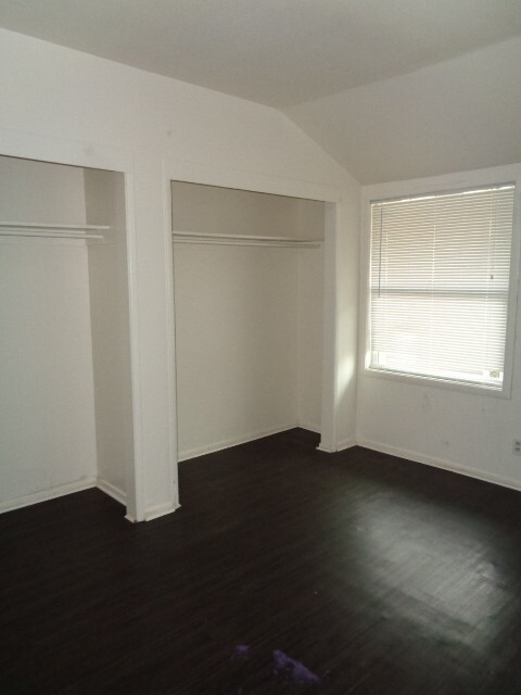 Building Photo - 864 E Chandler Blvd