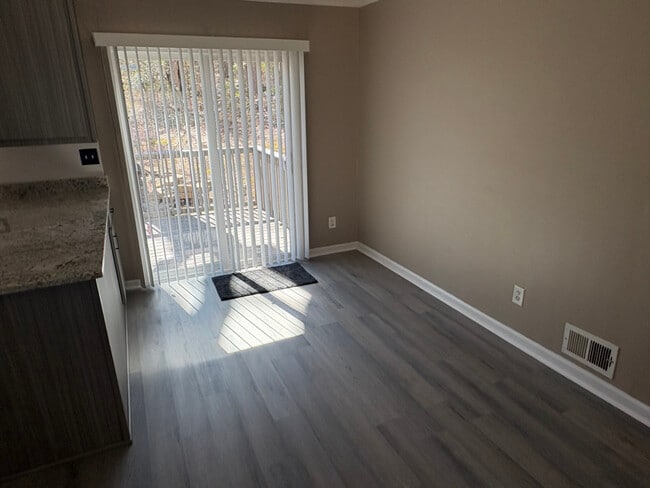 Building Photo - 6625 Paula Ct