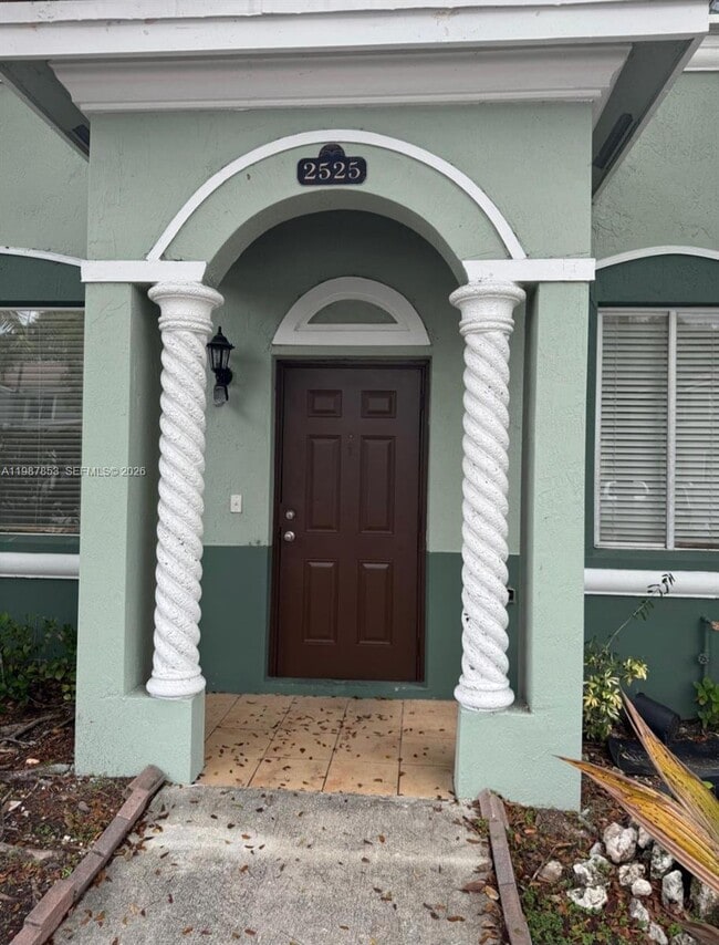 Building Photo - 2525 SE 14th Ave