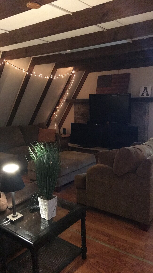 Foto del edificio - 166 Knowles Haven Ln