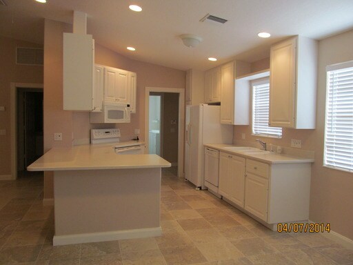 Building Photo - 12170 SW Elsinore Dr