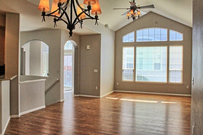 Building Photo - 3 bed + office Ranch style home in Plum Creek