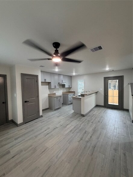 Foto del edificio - 5400 Pine Ave