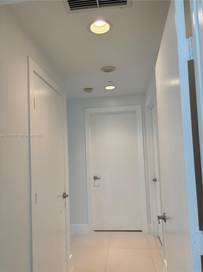 Building Photo - 1050 Brickell Ave