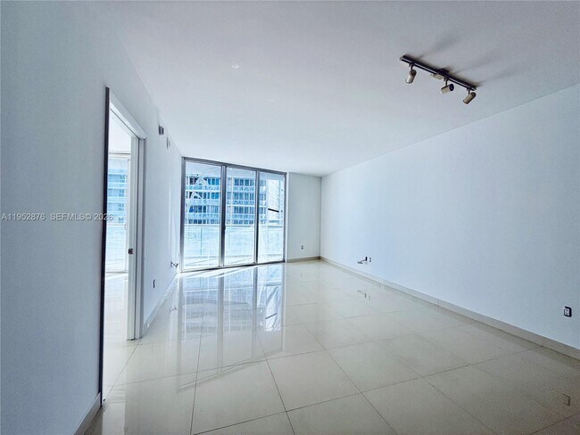 Building Photo - 475 Brickell Ave