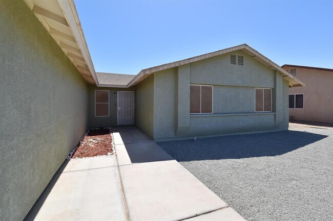 Building Photo - 4197 S Boxwood Ave