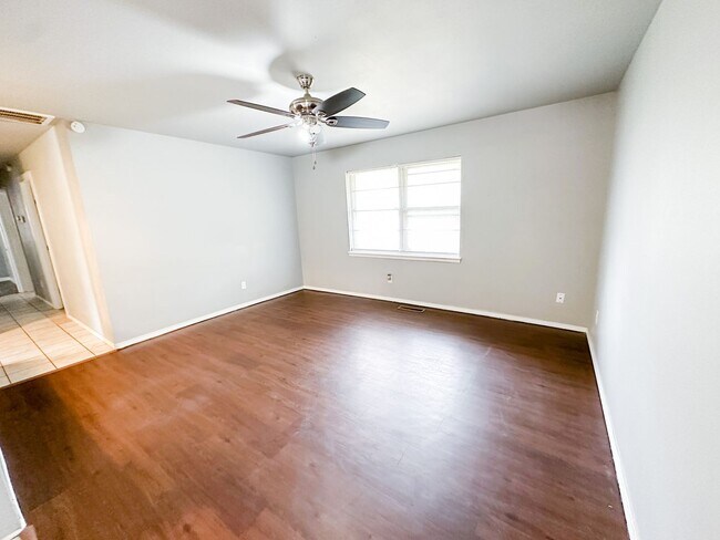 Building Photo - Updated 3 Bed - 1.5 Bath in OKC!