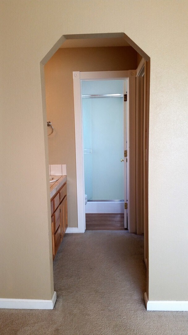 Building Photo - Luxurious 3 Bedroom Home Near Fernley Golf...
