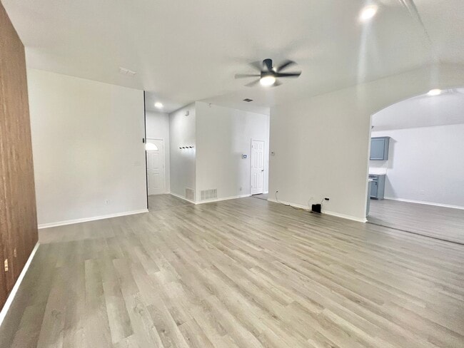 Building Photo - Updated 4 Bed Home in Killeen!