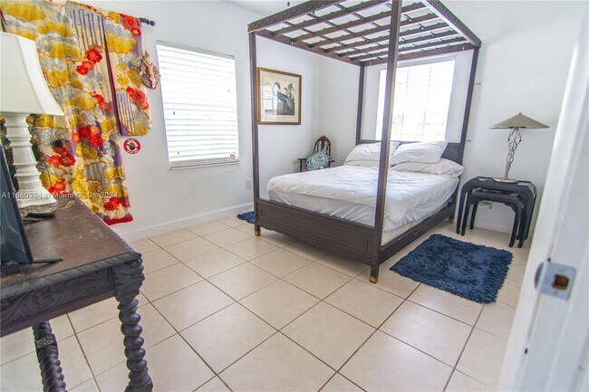 Building Photo - 1334 NW 43rd St