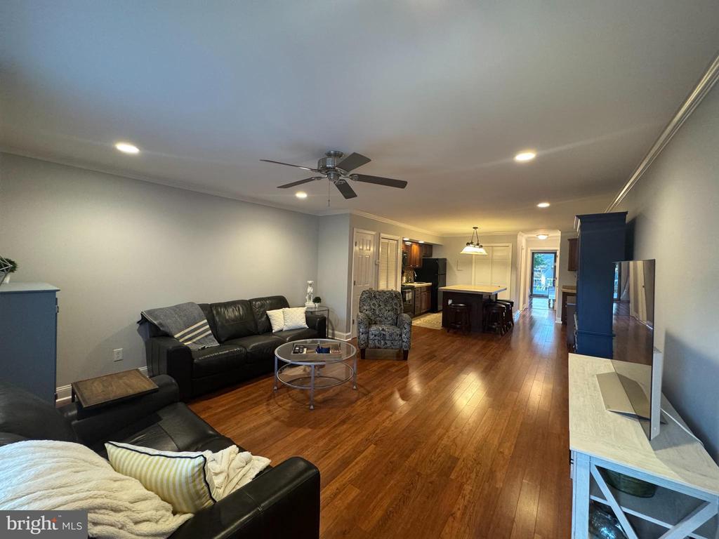 Primary Photo - 34B Darien Way