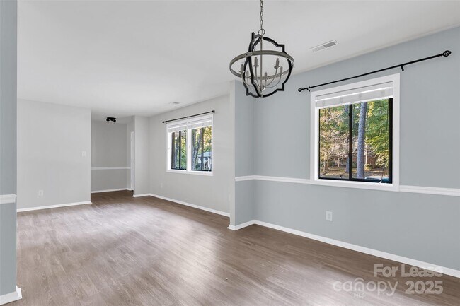Foto del edificio - 9218 Tree Haven Dr