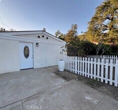 Building Photo - 857 W Edgehill Rd