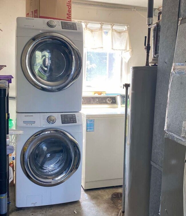 Building Photo - $1,275  | 2 Bedroom, 1 Bathroom Duplex | NO PETS | Available for August 1st, 2026 Move In!