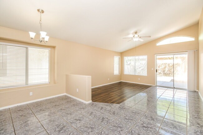 Foto del edificio - 832 E Baylor Ln