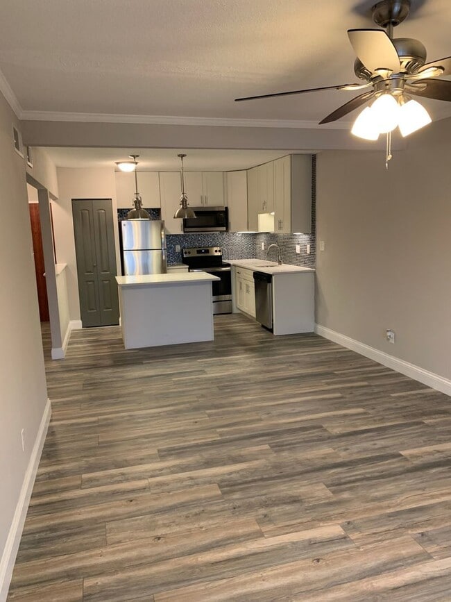 Building Photo - **Anic Groves**Updated Modern Spacious One...
