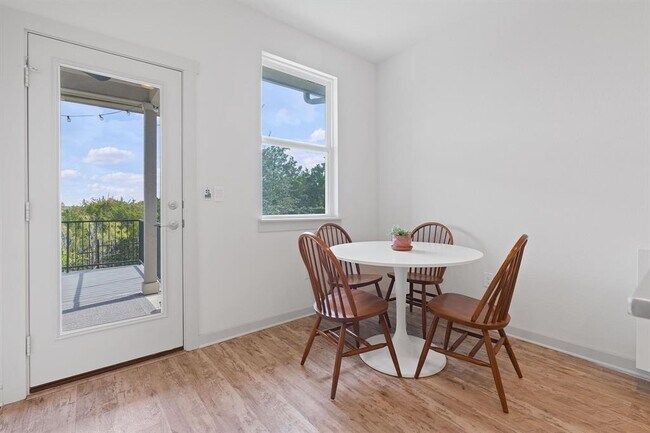 Foto del edificio - 7713 Lowenfield Dr