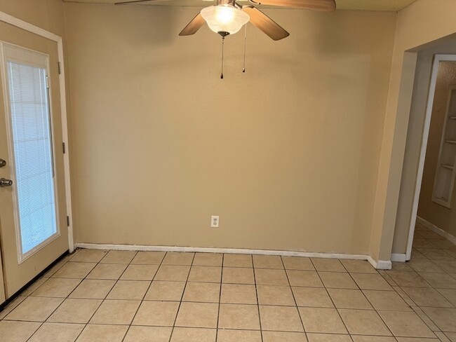 Building Photo - 16607 David Glen Dr