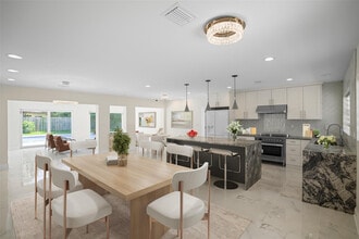 Building Photo - 2116 SE 18th St