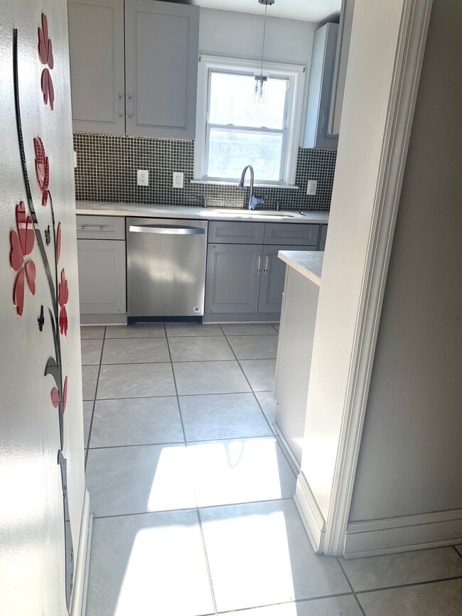 Photo - 174 E Huntingdon St Townhome