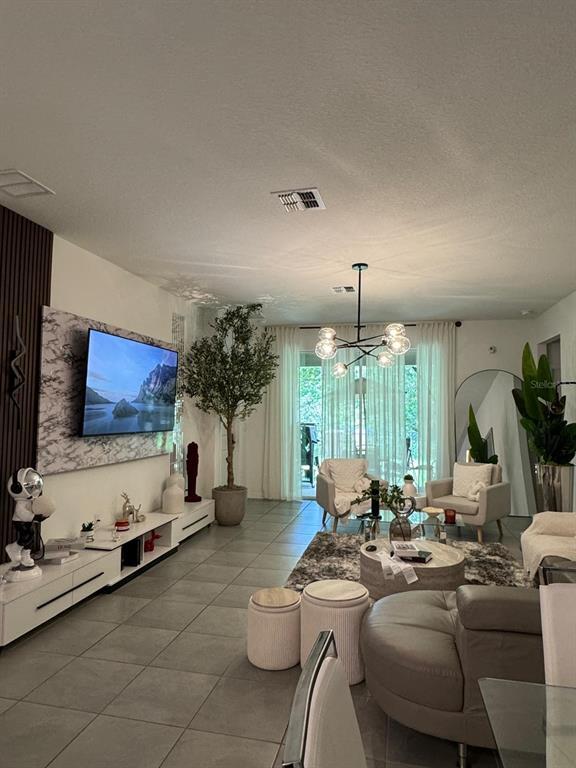 Foto del edificio - 4138 Babbling Brook Wy
