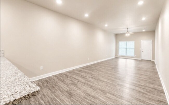 Building Photo - Available SEPTEMBER 1ST: Desirable Ratliff Ridge Townhomes