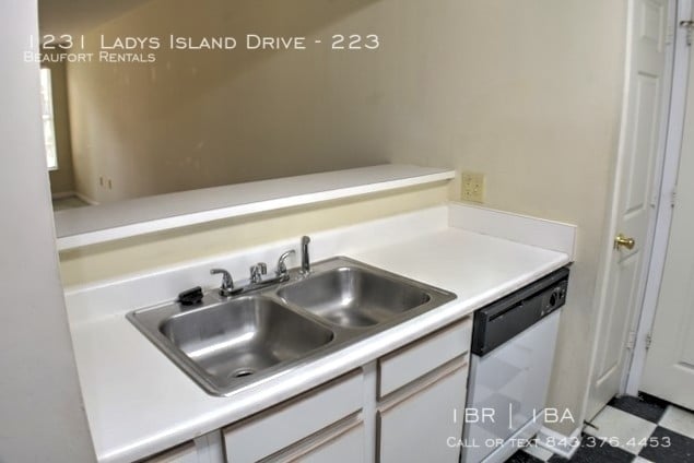 Building Photo - 1231 Ladys Island Drive - 223