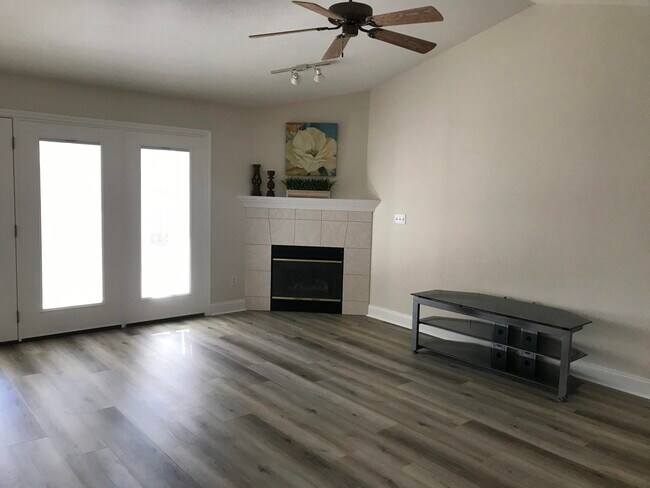 Building Photo - 4030 Broken Arrow Ct