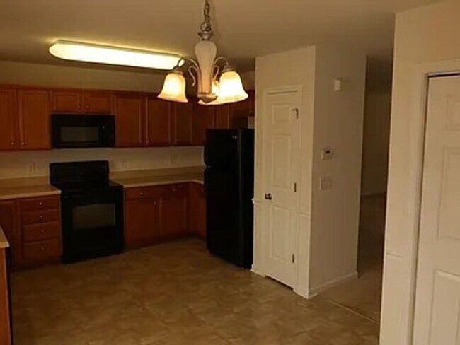 Foto del edificio - Charming 3-Bedroom Townhome in Prime Winst...