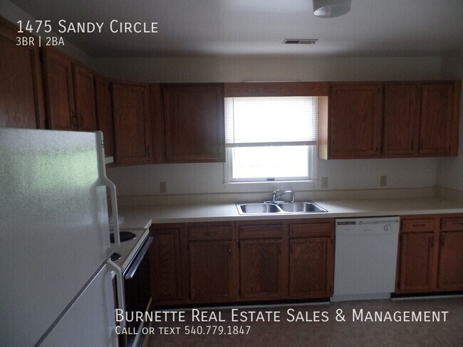 Foto del edificio - 3 Bedroom Duplex close to Virginia Tech