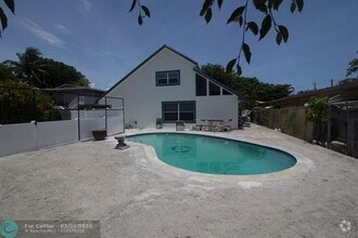 Building Photo - 1109 Pine Dr