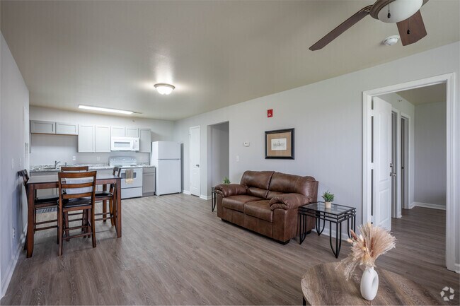 3BR, 3BA - 650SF - Sala de estar - Campus Pointe Apartments
