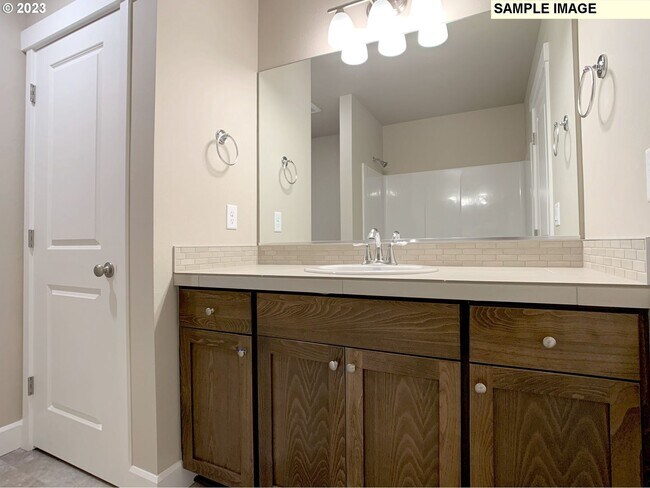 Foto del edificio - A Must see Hermiston Home!!