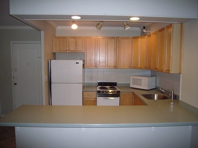 Building Photo - 145 Pinckney St