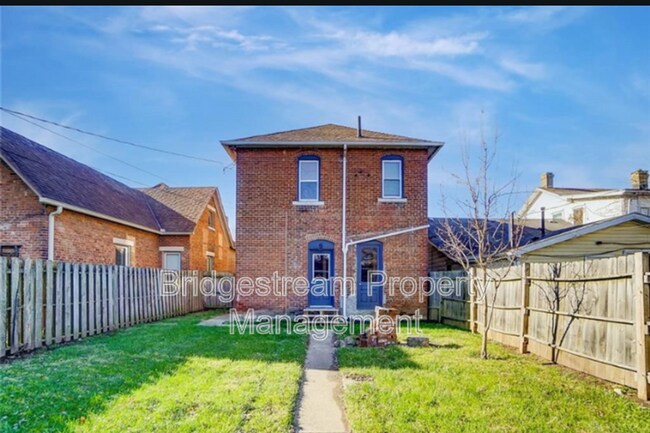 Foto del edificio - 266 McClure St