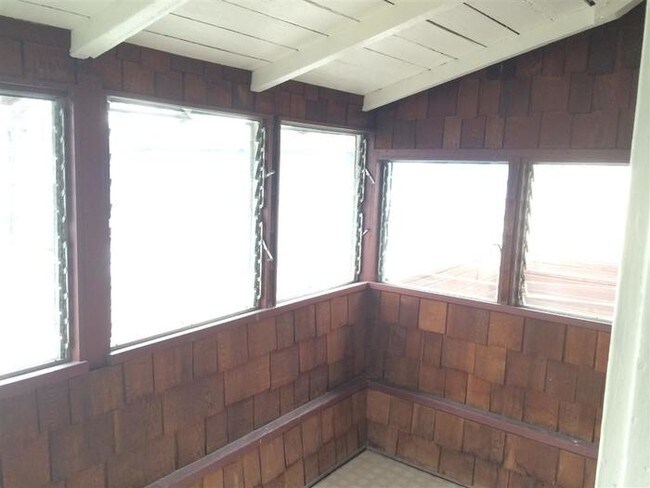 Building Photo - Beach duplex