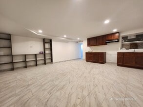 Building Photo - 207 N Parkside Ave