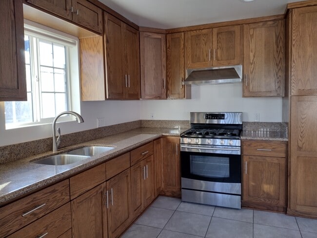 Building Photo - 723 N Kingsley Dr