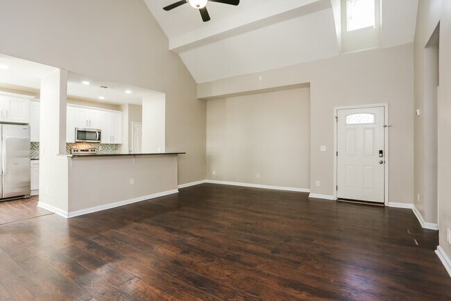 Building Photo - 4581 Doral Dr SW